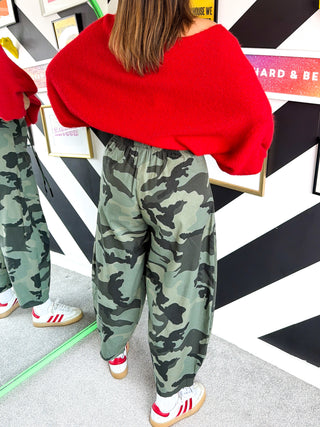 Off-Duty - Camouflage Barrel Leg Trousers