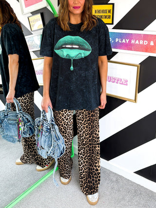 Read My Lips - Acid Washed Green Lip Graphic T-shirt